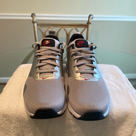 Nike Women’s Air Max Tavas - Picture 2 of 10